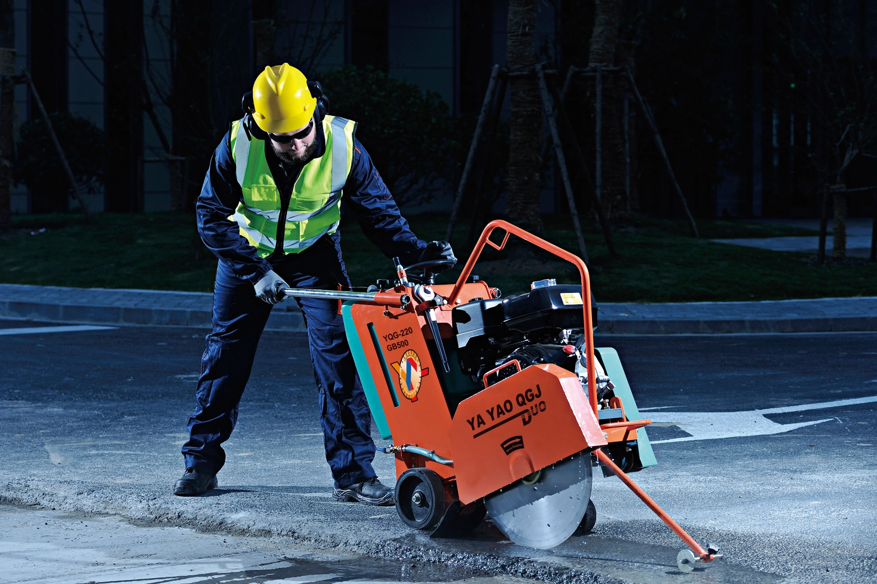 CONMEC high-performance concrete cutter for professional jobsite use